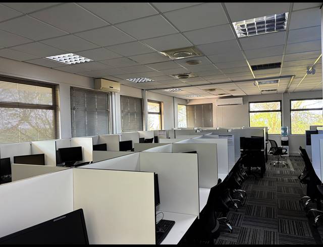 377M² OFFICE FOR SALE IN LA LUCIA